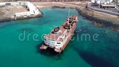 大西洋中一艘船失事的鸟瞰图。 希腊货船失事：泰拉蒙。 西班牙加那利群岛兰萨罗特